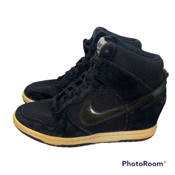 NIKE Dunk Sky Hi Essential Womens Size 7  Black 2" Hidden Wedge Sneakers Shoes - Picture 2 of 7